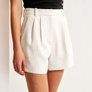 Abercrombie & Fitch Women's High Waist Shorts - Cream